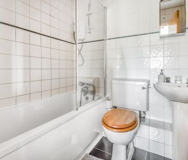 3 bedroom semi-detached house to rent - Photo 6