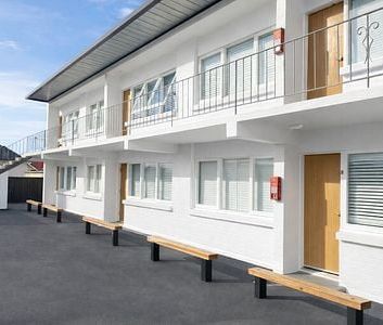 Modern Inner-City Living – Stylish 2-Bedroom Apart - Photo 5