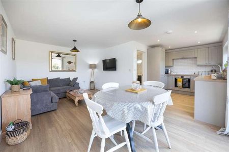 Lansdown Gardens, Chillerton, Newport, PO30 - Photo 2