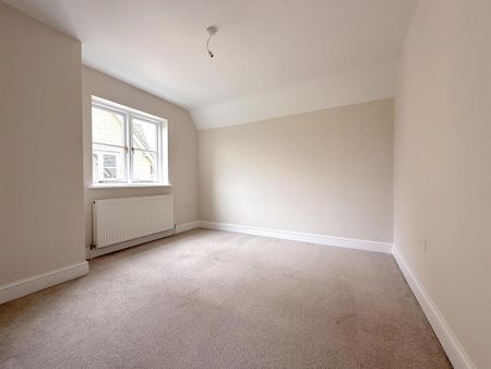 4 bedroom detached house to rent - Photo 4