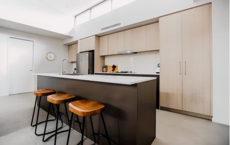 Furnished 2 Bedroom 2 Bathrooms - Photo 2