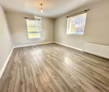 3 bedroom flat to rent - Photo 2