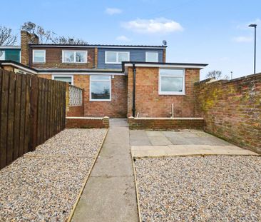 3 bedroom end of terrace house to rent - Photo 4