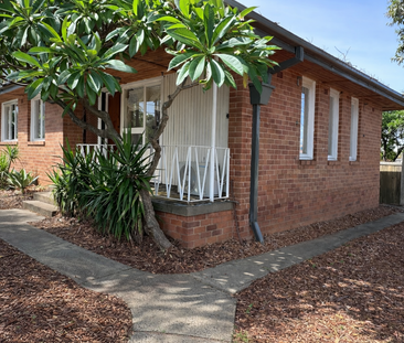 Close to schools and shops - Photo 4