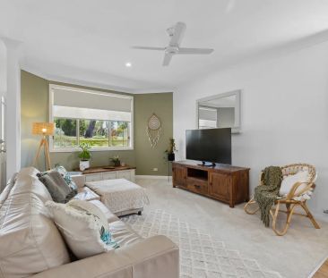 Light filled and conveniently located - Photo 2