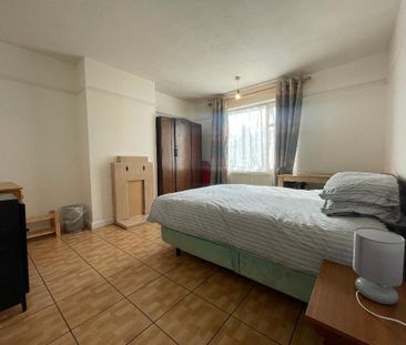 Hoylake Road, East Acton, London, W3 7NP - Photo 2