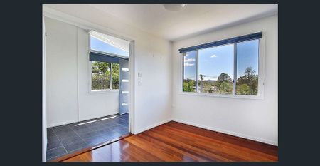 Spacious Block, Bright Interiors and Excellent School Zoning - Photo 2