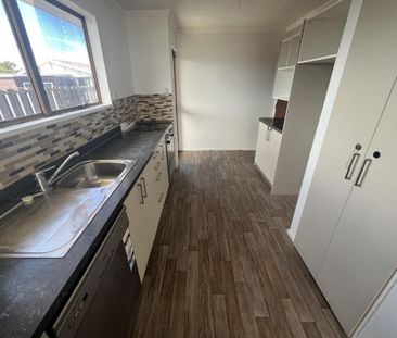 Springvale Family Home - Photo 6