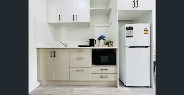 FULLY Furnished STUDIO in perfect location! - Photo 1