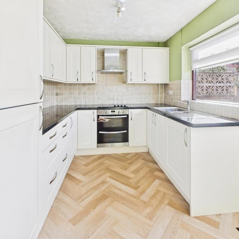 3 bedroom semi-detached house to rent - Photo 1