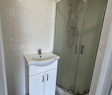 Studio Flat, Hazeldene Road, IG3 - Photo 2