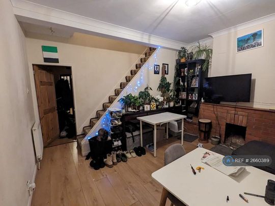 2 bedroom end of terrace house to rent - Photo 1