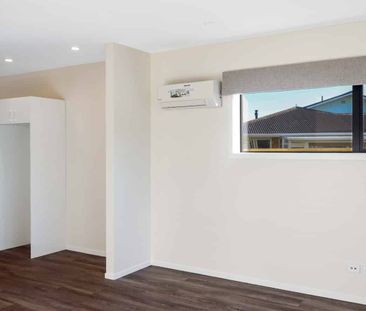 Stylish, Spacious and Ready to Move In! - Photo 5