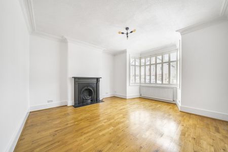 Semi-detached House to rent - Heather Road, Lee, SE12 - Photo 3