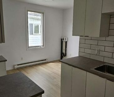 Magnifique 3½ rénové – Stationnement inclus – Disponible maintenant... - Photo 2
