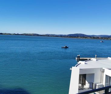 LUXURY PENTHOUSE APARTMENT OVERLOOKING THE HARBOUR - Photo 3