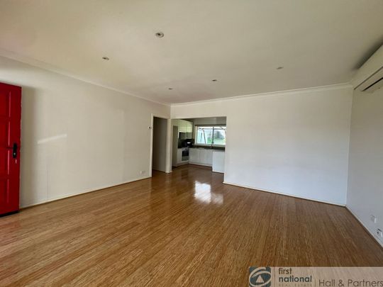 Beautifully Presented Home in a Quiet Court Location - Photo 1