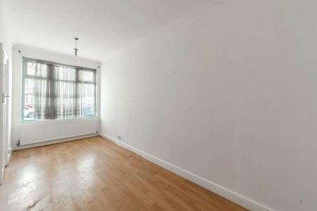 4 bedroom end of terrace house to rent - Photo 4