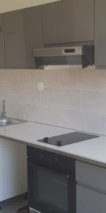 STUDIO AVEC CHAMBRE SALON DE PROVENCE - Photo 3