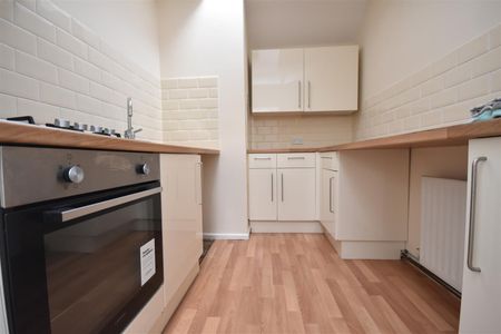 West Vale, Neston - Photo 5