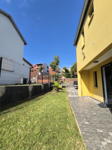 Location Maison 4 pièces 89m² STE MARIE 97438 - Photo 2