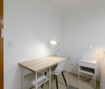 Carrer de l'Illa Formentera, Valencia, Valencian Community 46026 - Photo 4