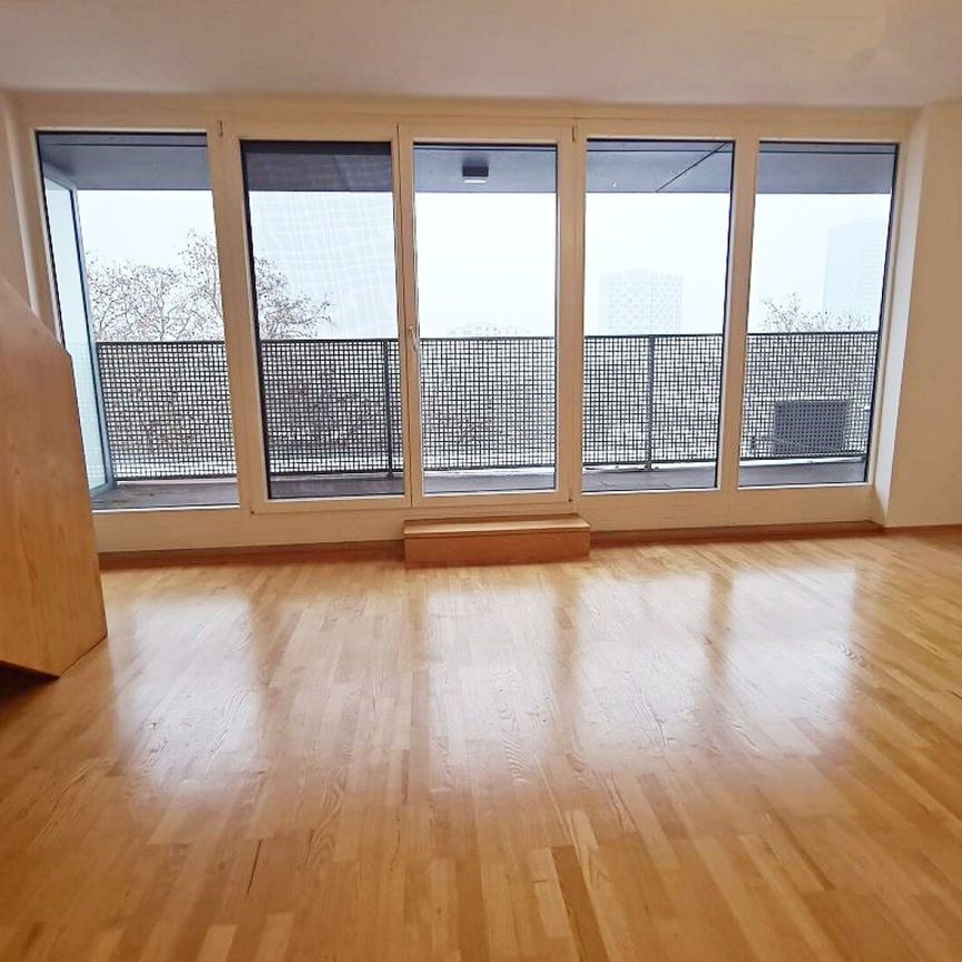 FERNBLICK, DACHGESCHOSS, 102 m2 Maisonette, Wohnküche, 2 Zimmer, Wannenbad, Parketten, Innstraße - Photo 1
