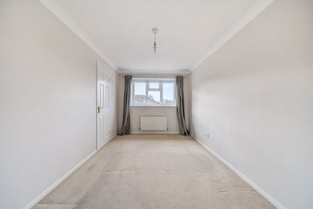 Pegasus Close, Haslemere - 3 bedrooms Property for lettings - Seymours - Photo 5