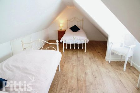 4 bedroom semi-detached house to rent - Photo 5