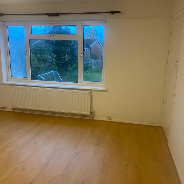 3 bedroom flat to rent - Photo 1