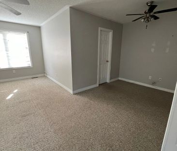 Property For Lease | N9268802 - Photo 5