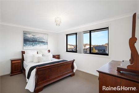 Spacious Family Home in Box Hill - Photo 4