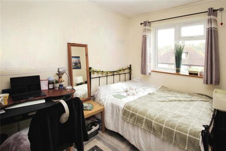 5 bedroom semi-detached house to rent - Photo 4