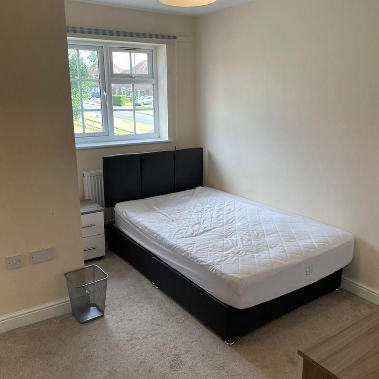 1 bedroom in a house share to rent - Photo 1