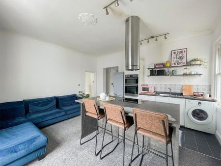 2 bedroom apartment to rent - Photo 4