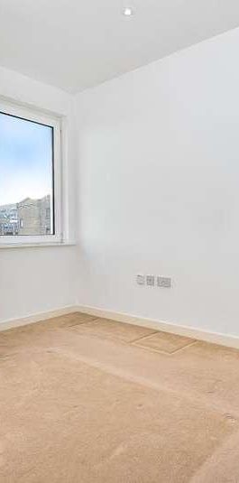 Buckingham Gardens, Slough, SL1 - Photo 2