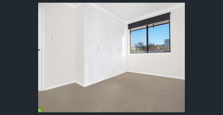 Top Floor Living Moments from Wollongong Harbour - Photo 2