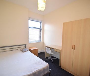 4 bedroom terraced house to rent - Photo 3