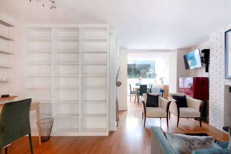 A lovely two bedroom apartment located in the heart of Notting Hill - Photo 2