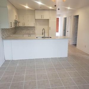 LOGEMENT 5 ½ À LOUER - TRÈS GRAND-APPARTEMENT - STYLE CONDO - Photo 2