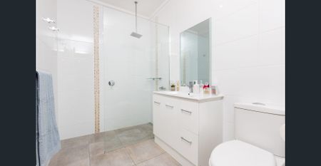 Charming 4 bedroom home - Photo 5