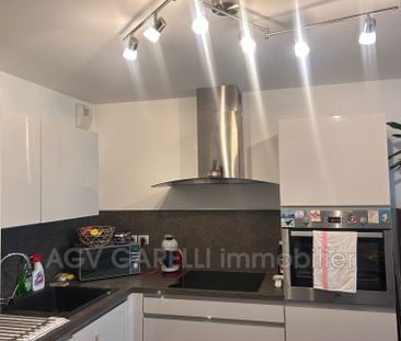 Location Appartement 63m² HYERES 83400 - Photo 5