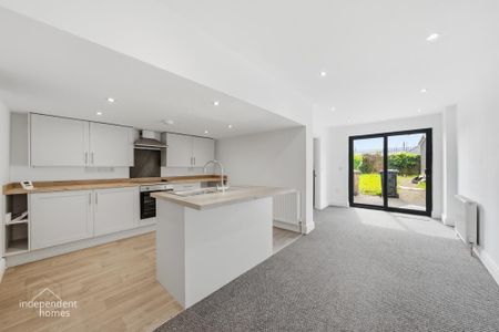 3 Bay Road, Larne, BT40 1DE - Photo 3