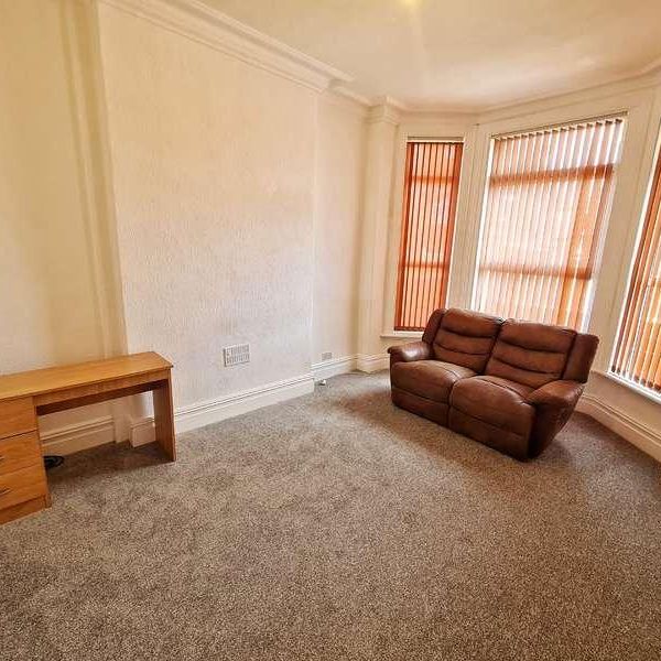 Pine Grove, Manchester, M14 - Photo 1