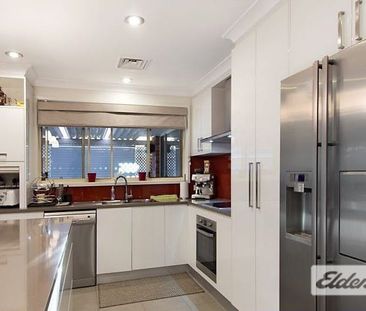 4 BEDROOMS FAMILY HOME, WALKING DISTANCE TO QUAKERS HILL SHOPS & ST... - Photo 6