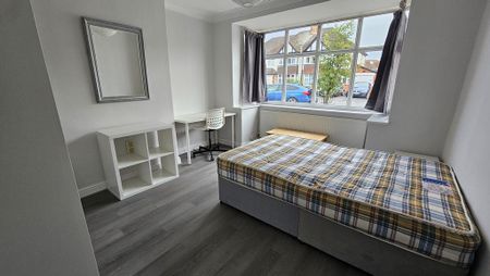 6 bedroom semi-detached house to rent - Photo 2