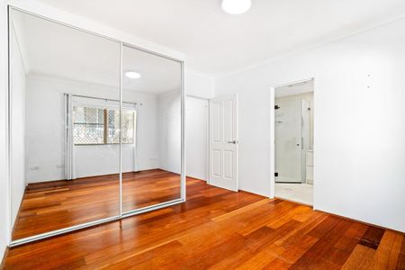 Spacious & Well Located Three Bedroom Apartment! - Photo 3