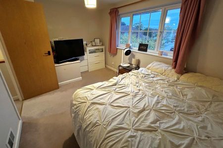 2 bedroom end of terrace house to rent - Photo 5