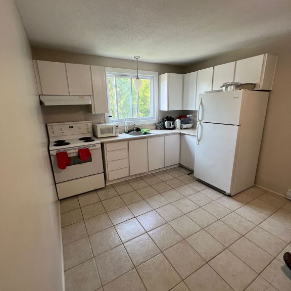 Très Beau Logement De 2 Chambres Situé à - Photo 1