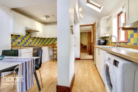 3 bedroom semi-detached house to rent - Photo 4